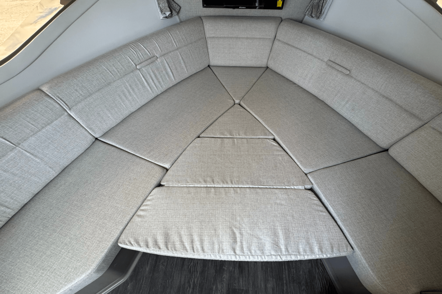 2025 Sea Ray Sundancer 320 Outboard Image Thumbnail #60