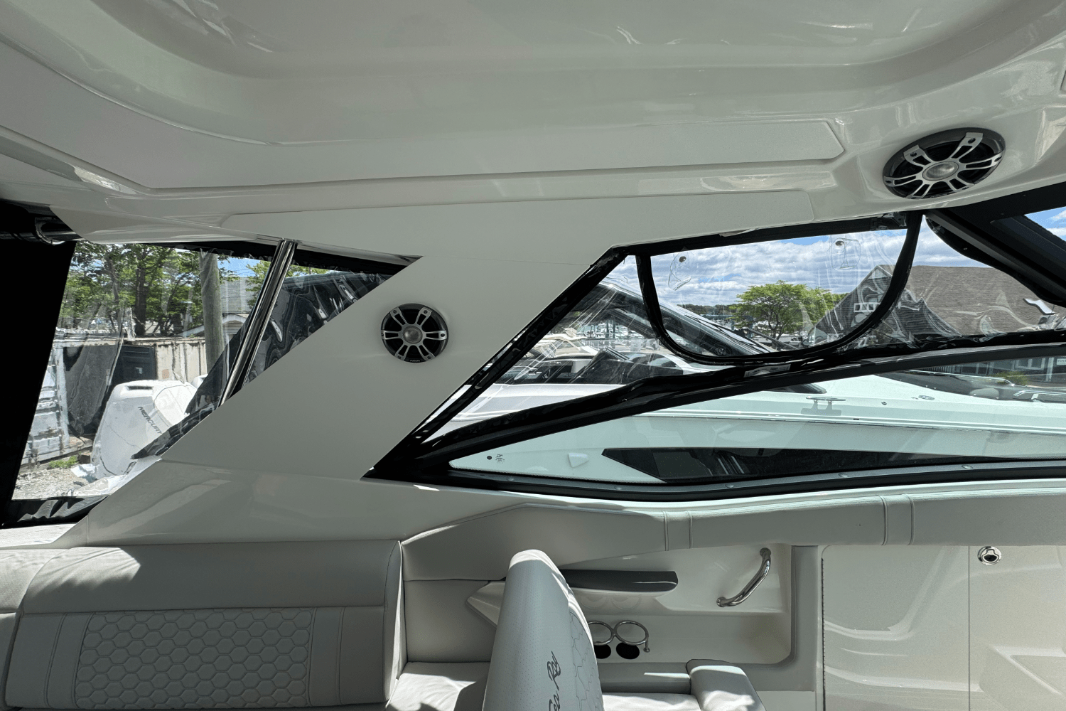 2025 Sea Ray Sundancer 320 Outboard Image Thumbnail #88