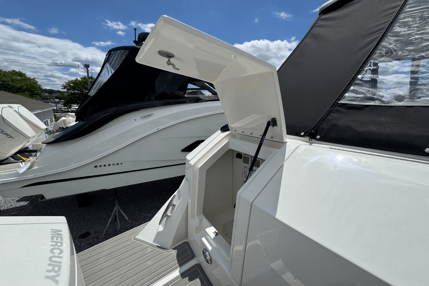 2025 Sea Ray Sundancer 320 Outboard Image Thumbnail #13