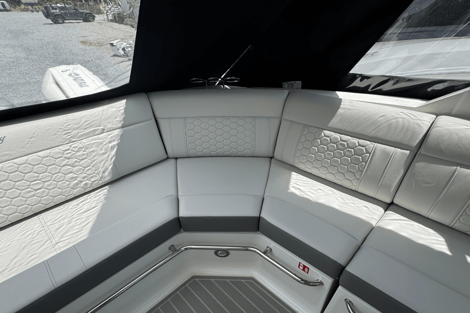 2025 Sea Ray Sundancer 320 Outboard Image Thumbnail #23