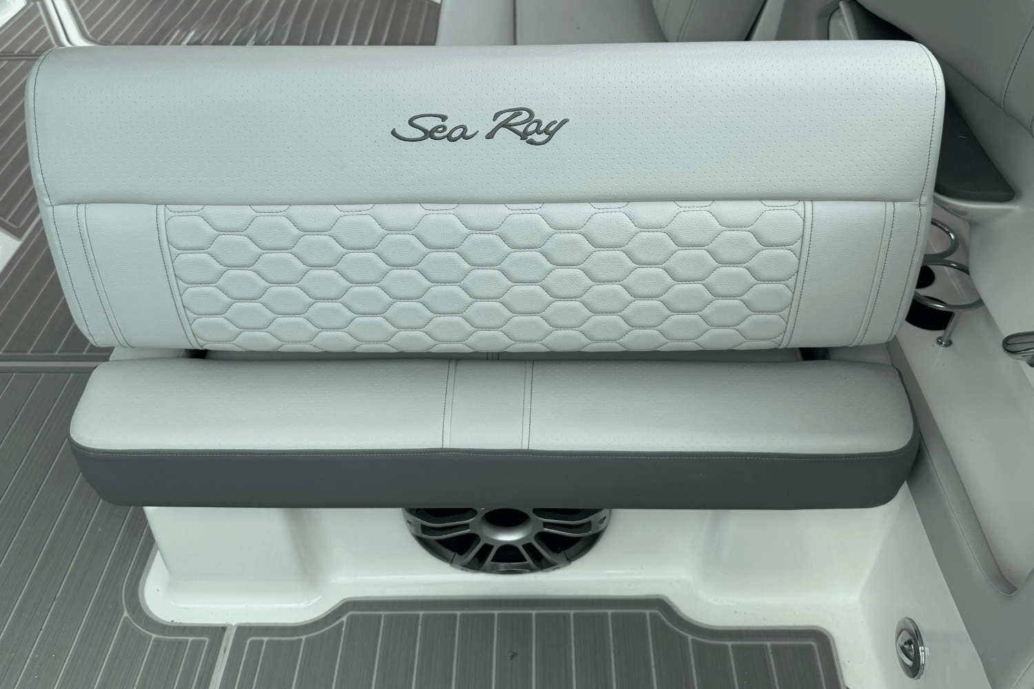 2025 Sea Ray Sundancer 320 Outboard Image Thumbnail #40