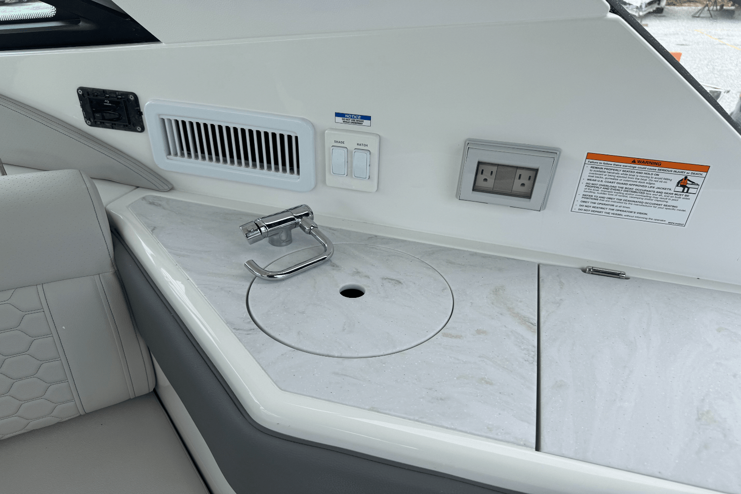 2025 Sea Ray Sundancer 320 Outboard Image Thumbnail #31