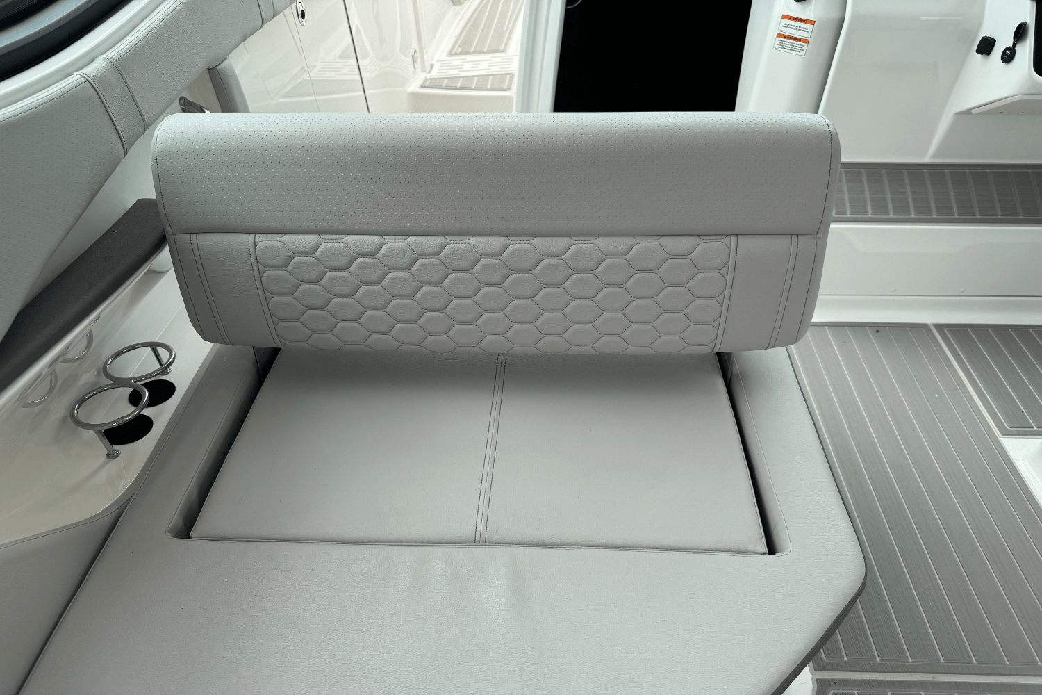 2025 Sea Ray Sundancer 320 Outboard Image Thumbnail #38