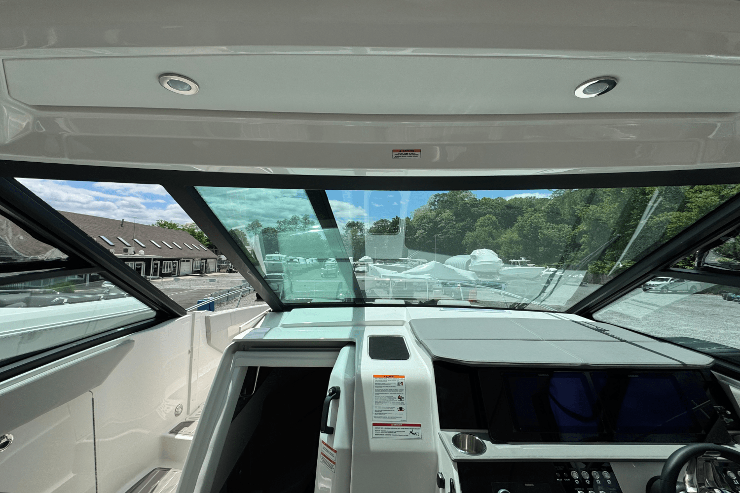 2025 Sea Ray Sundancer 320 Outboard Image Thumbnail #85