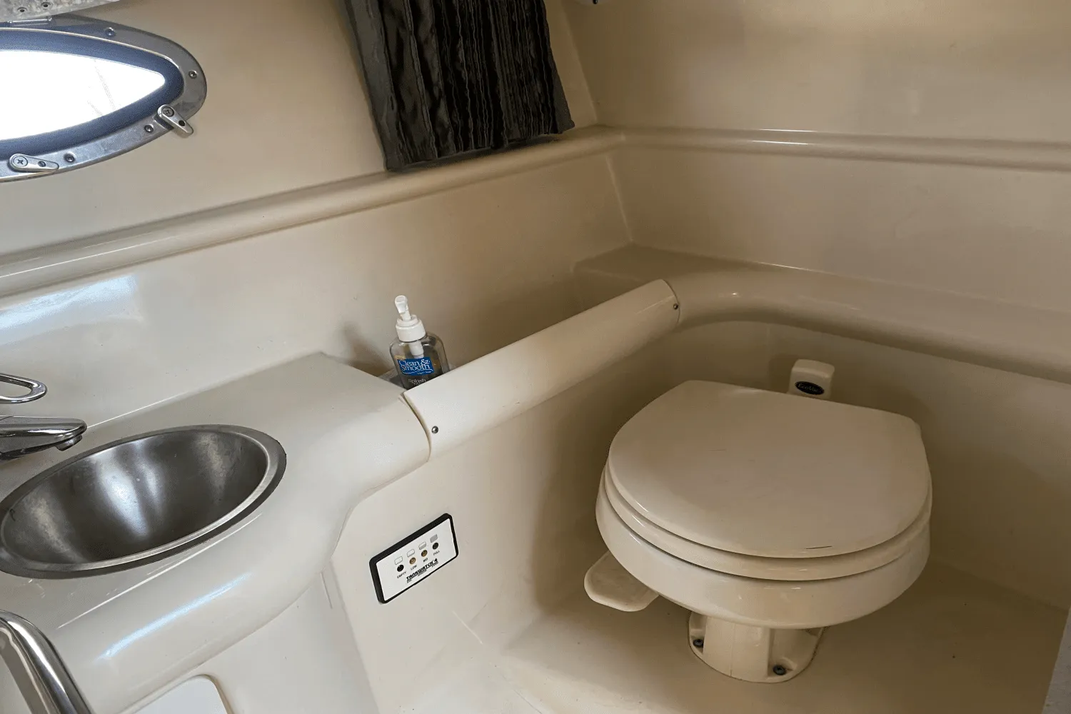 2006 Formula 330 SS Image Thumbnail #52