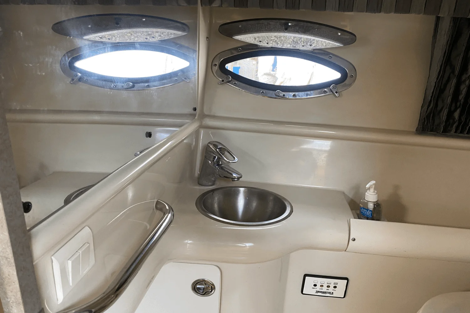 2006 Formula 330 SS Image Thumbnail #50