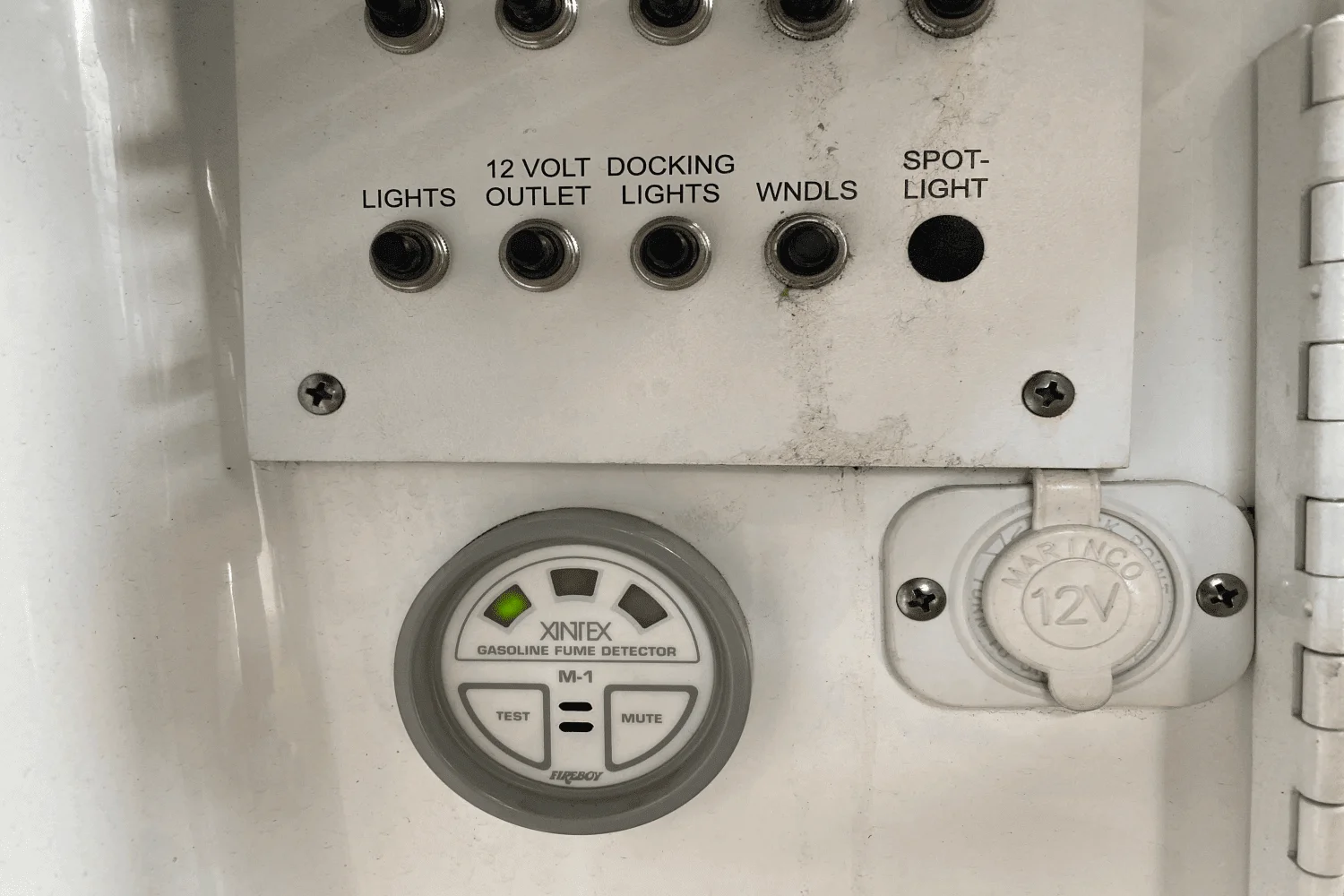 2006 Formula 330 SS Image Thumbnail #34