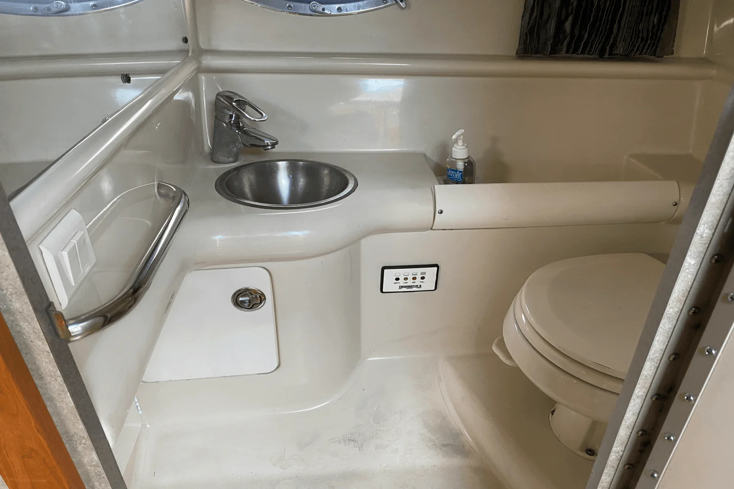 2006 Formula 330 SS Image Thumbnail #49