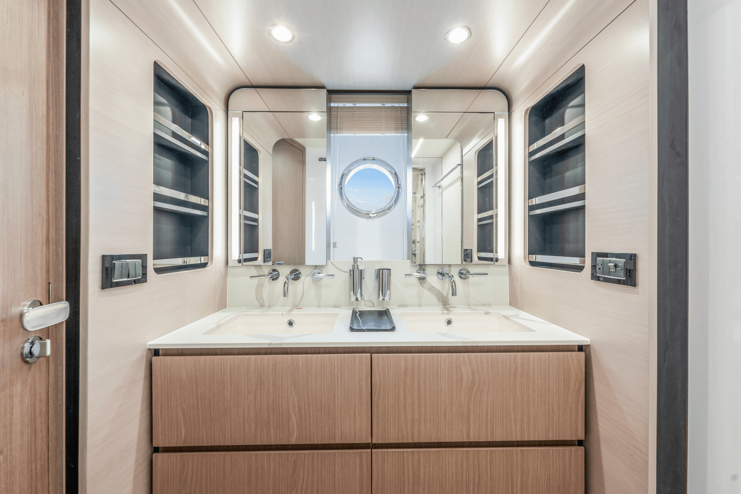 2023 Azimut 72 FLYBRIDGE Image Thumbnail #37