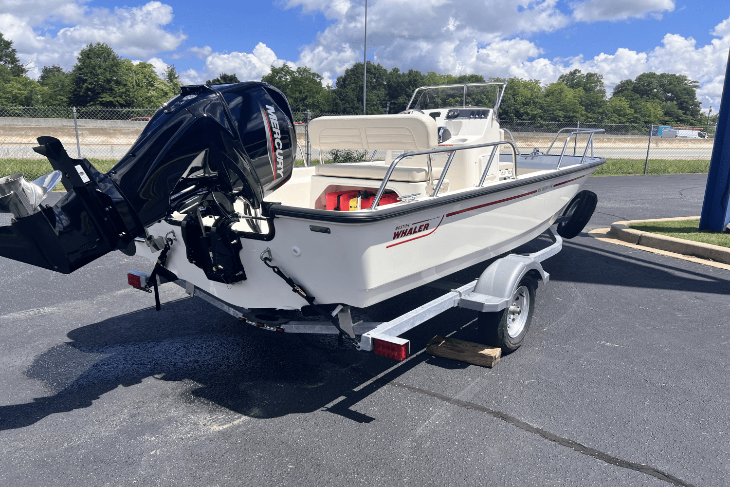 2025 Boston Whaler 150 Montauk Image Thumbnail #7