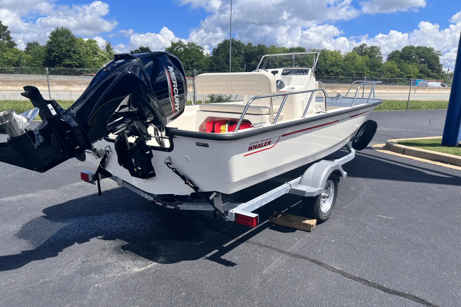 2025 Boston Whaler 150 Montauk Image Thumbnail #7