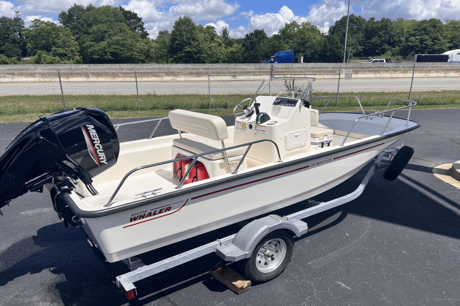 2025 Boston Whaler 150 Montauk Image Thumbnail #6