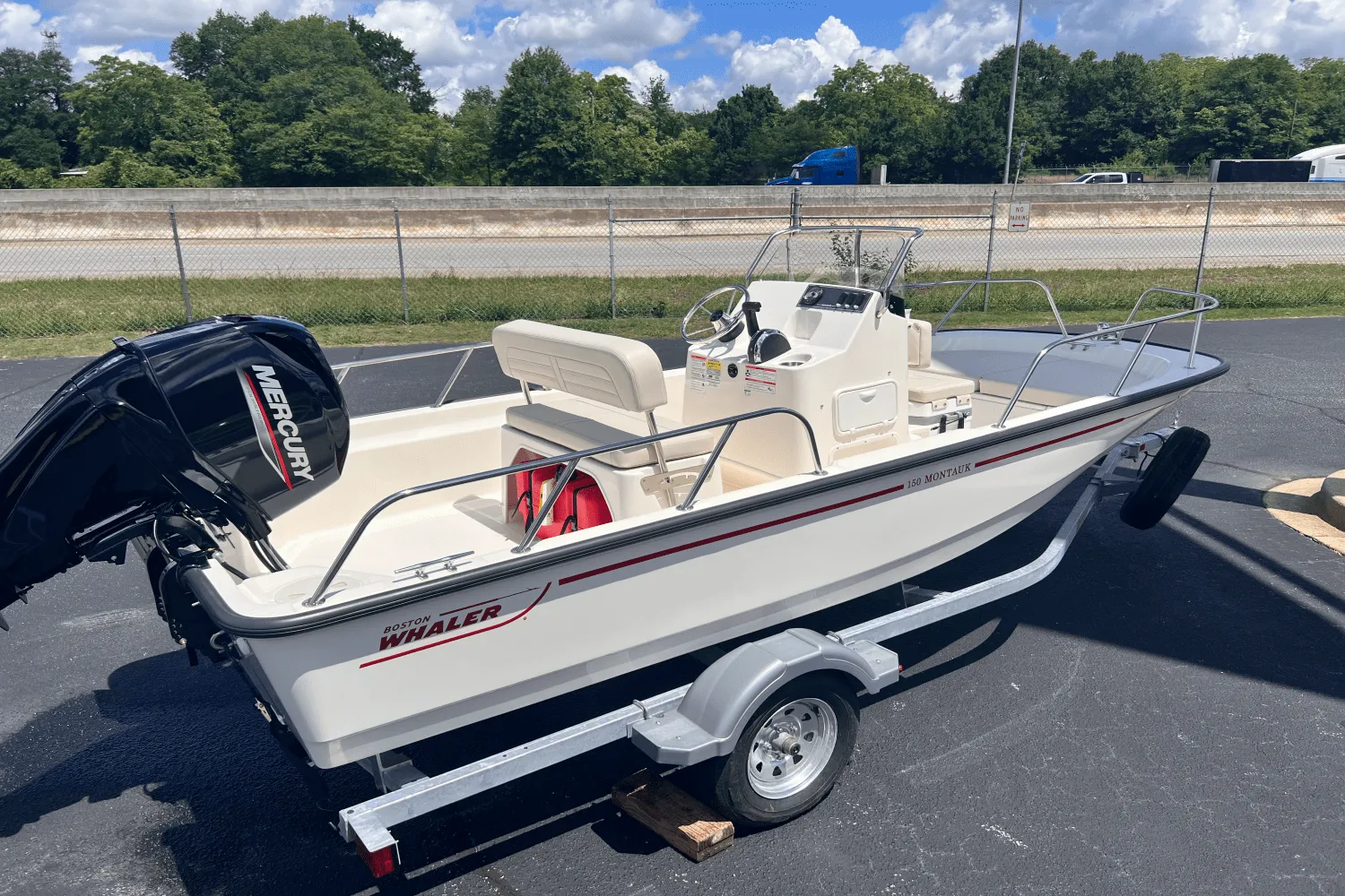 2025 Boston Whaler 150 Montauk Image Thumbnail #6