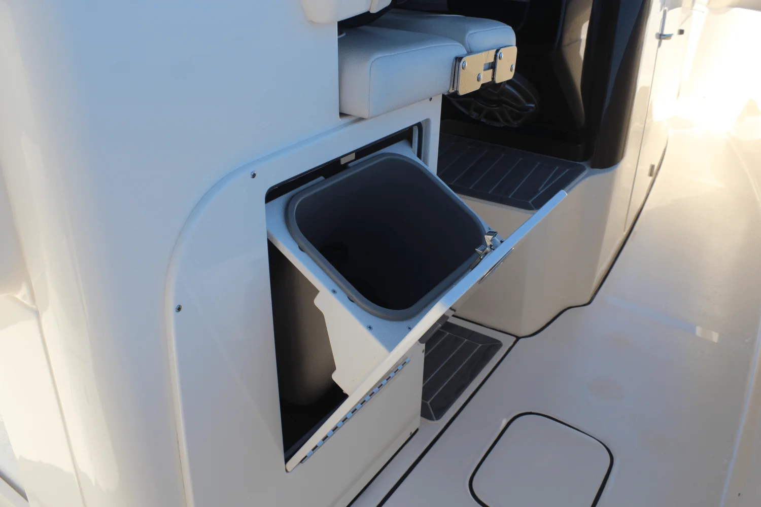 2026 Scout 305 LXF Image Thumbnail #26