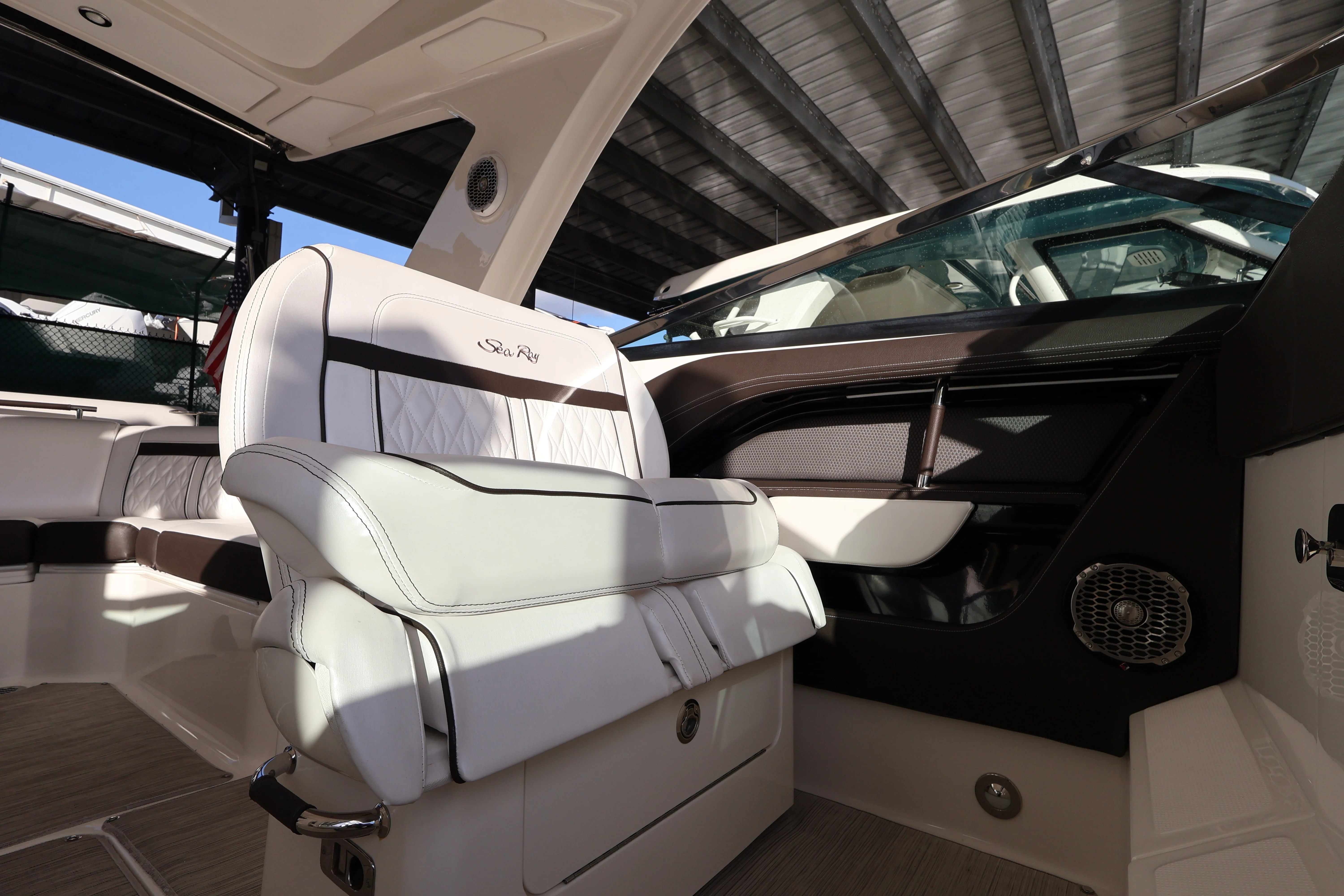 2018 Sea Ray SLX 310 OB Image Thumbnail #11