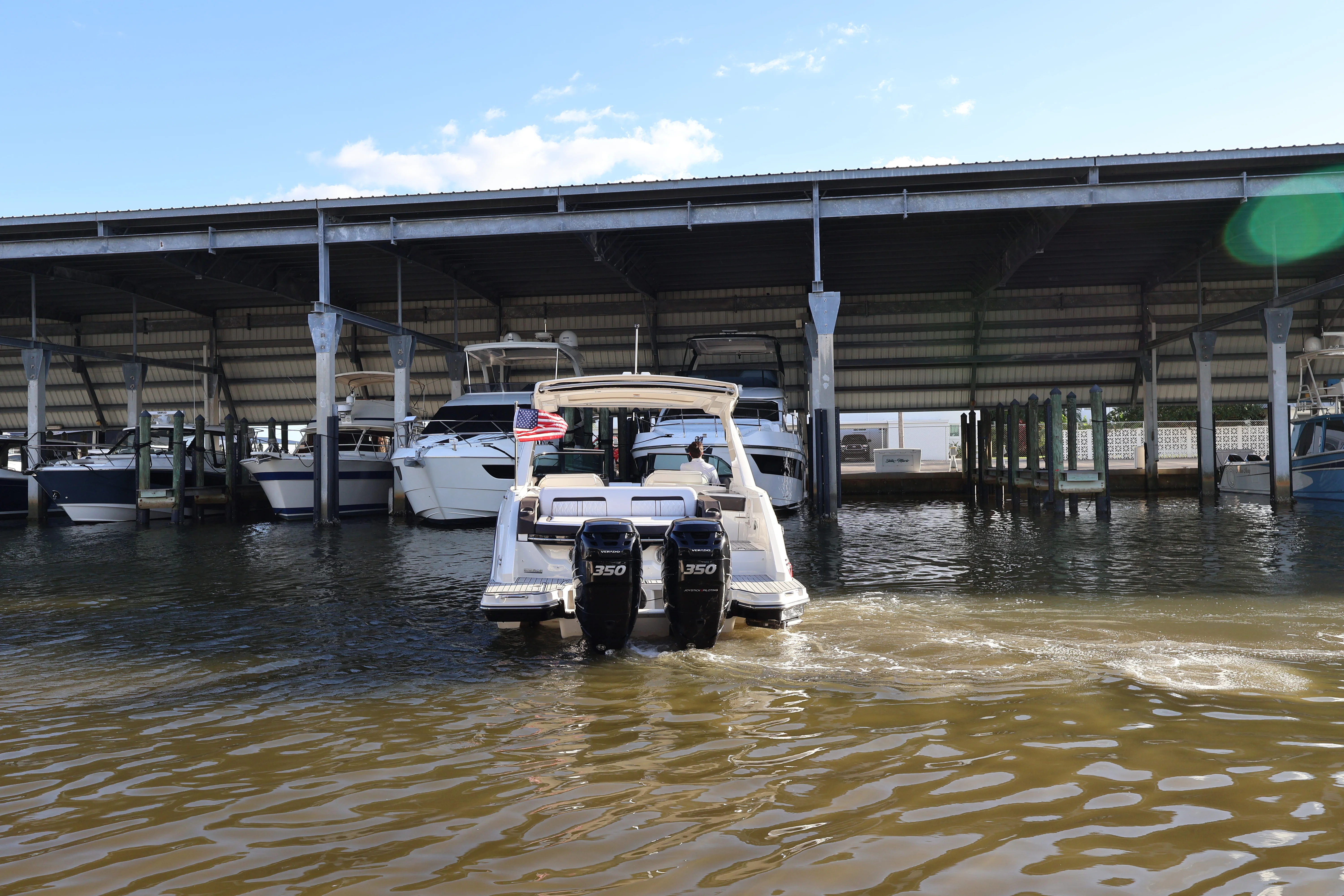 2018 Sea Ray SLX 310 OB Image Thumbnail #3