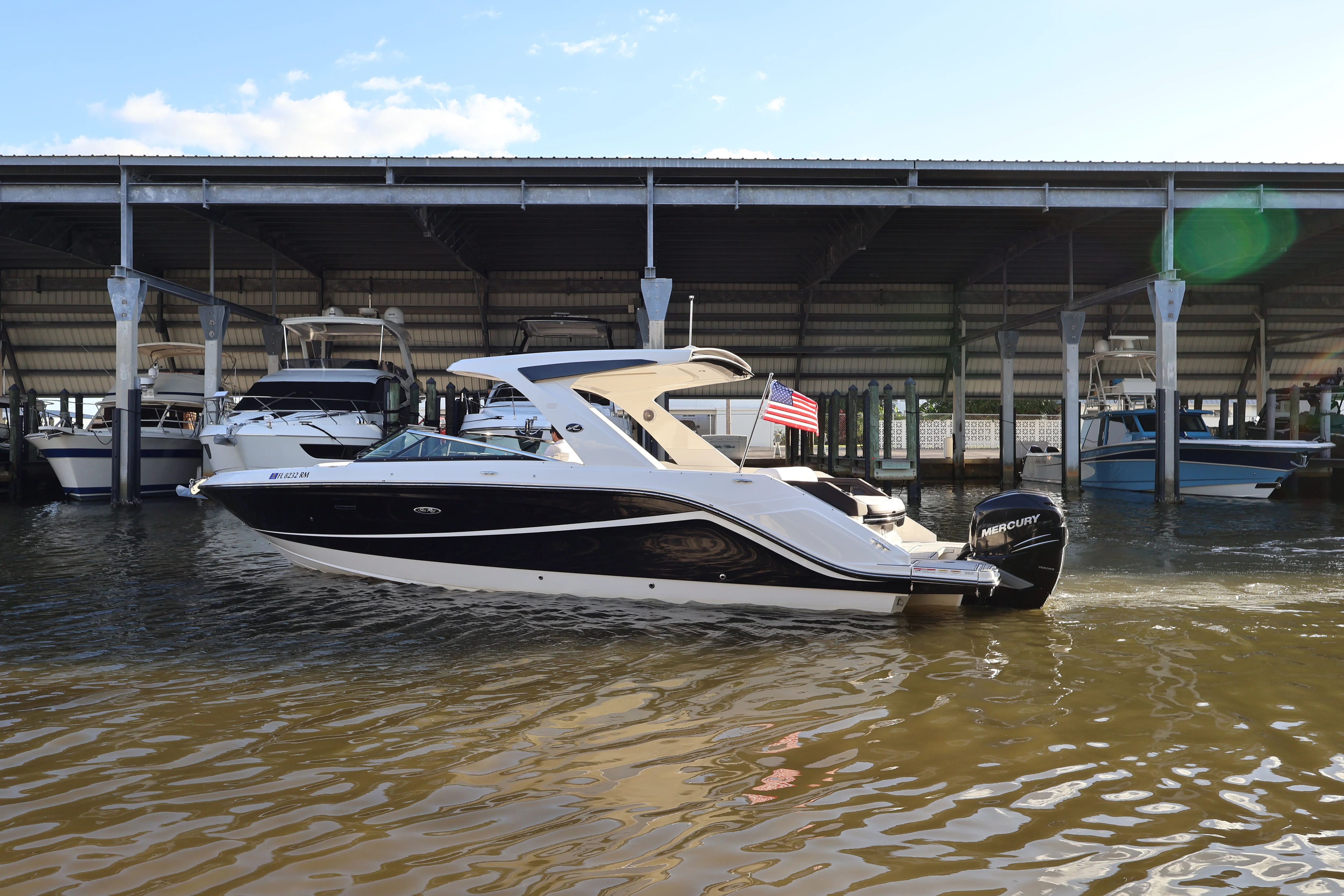 2018 Sea Ray SLX 310 OB Image Thumbnail #5