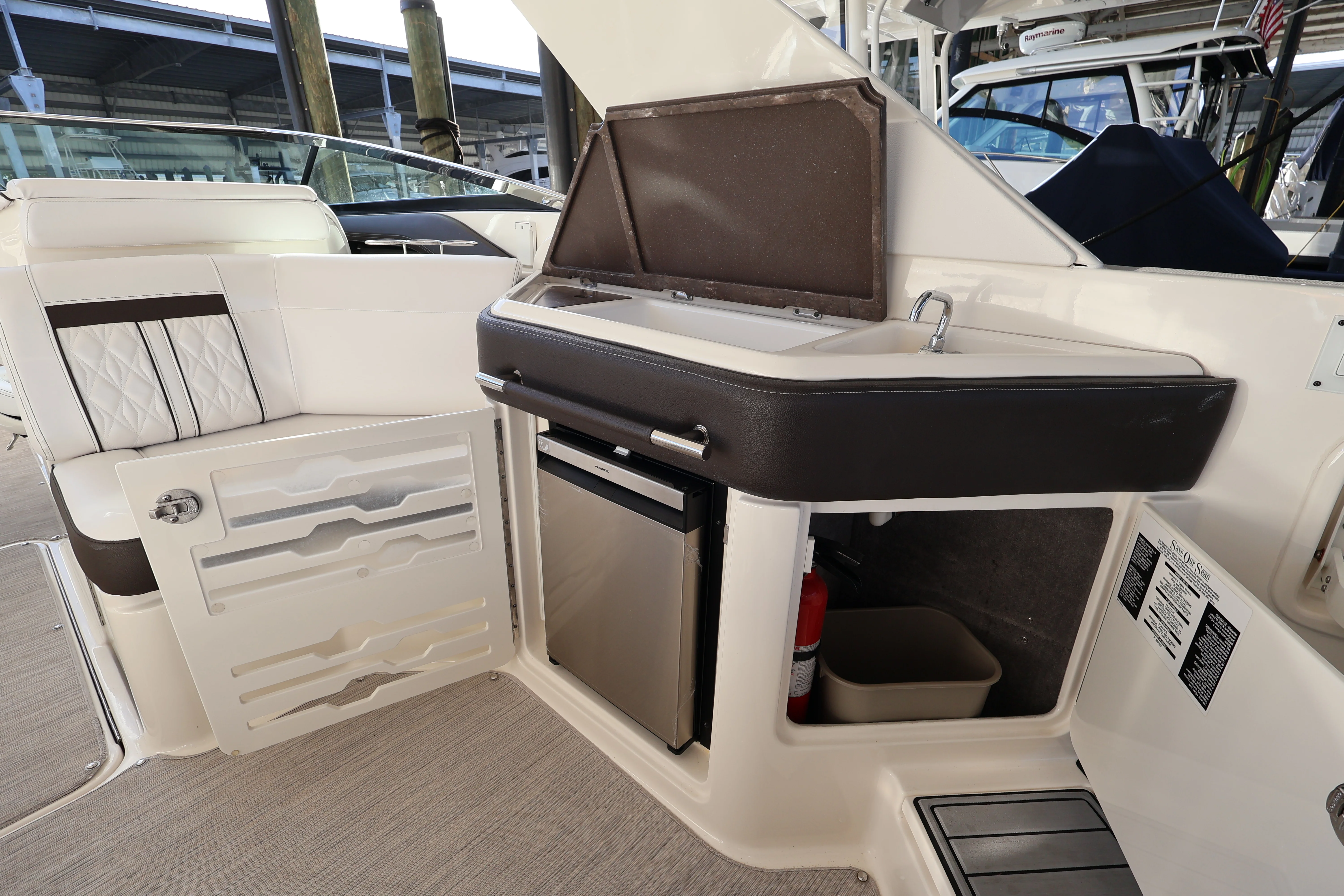 2018 Sea Ray SLX 310 OB Image Thumbnail #10