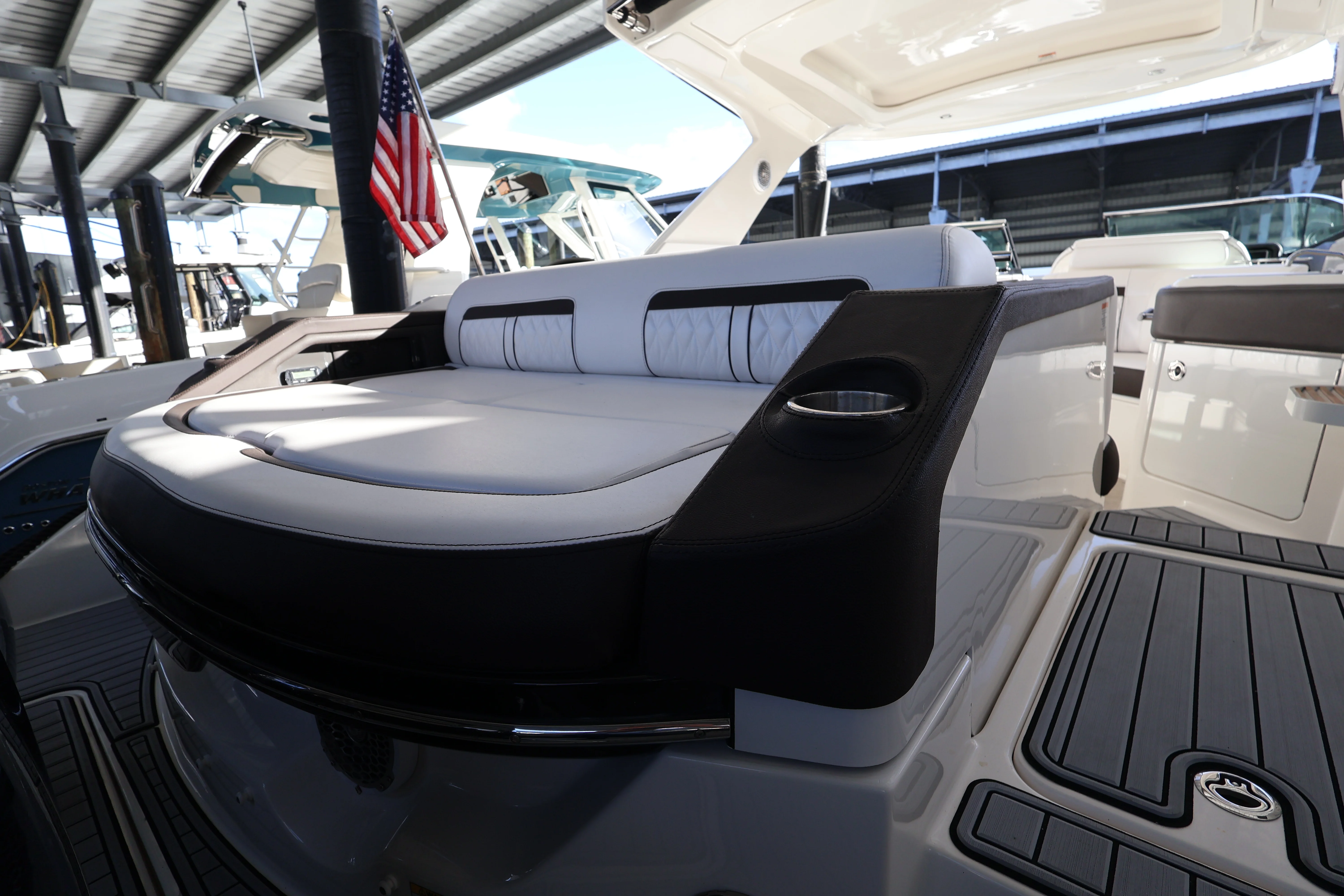 2018 Sea Ray SLX 310 OB Image Thumbnail #6