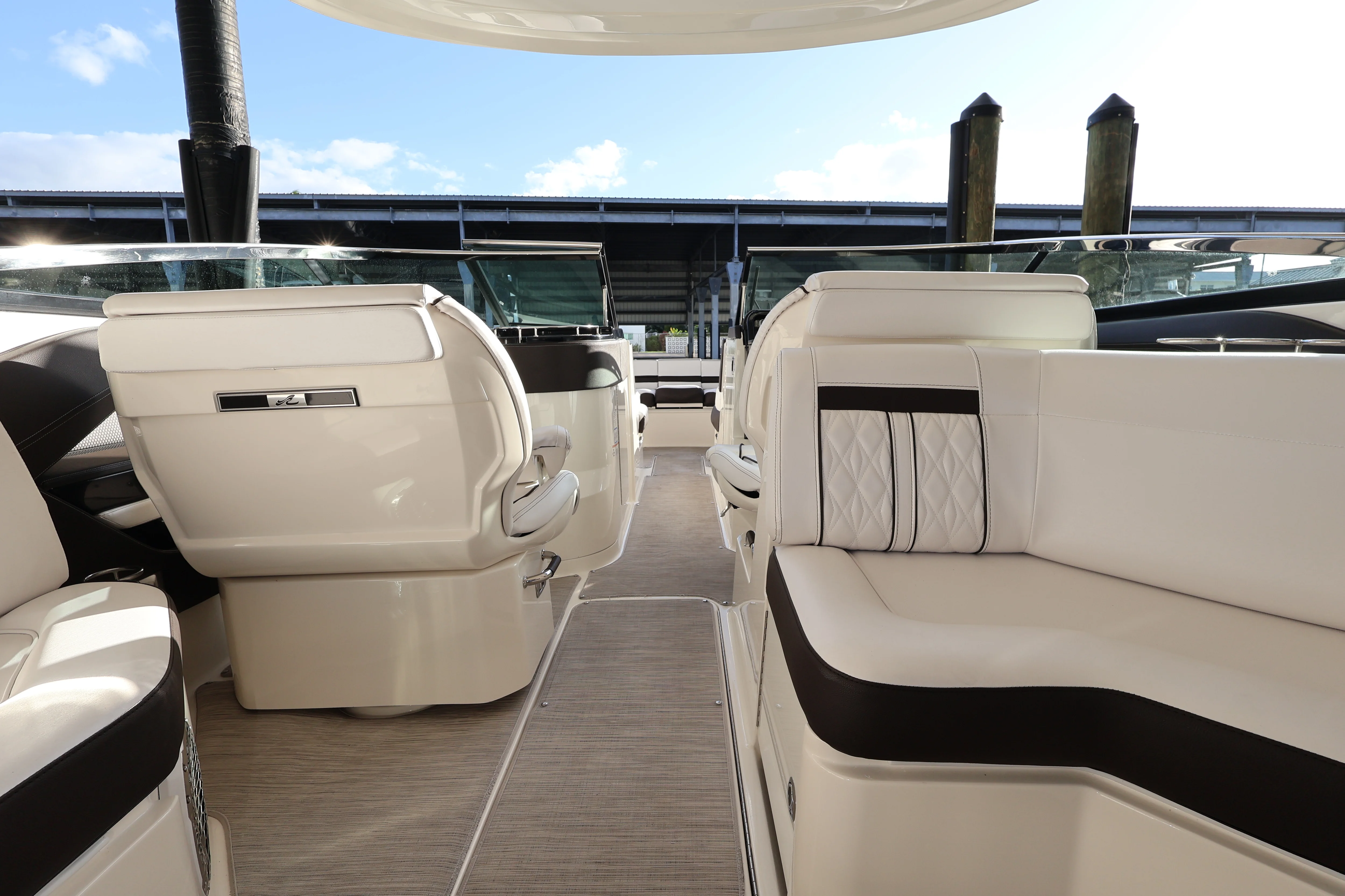 2018 Sea Ray SLX 310 OB Image Thumbnail #9