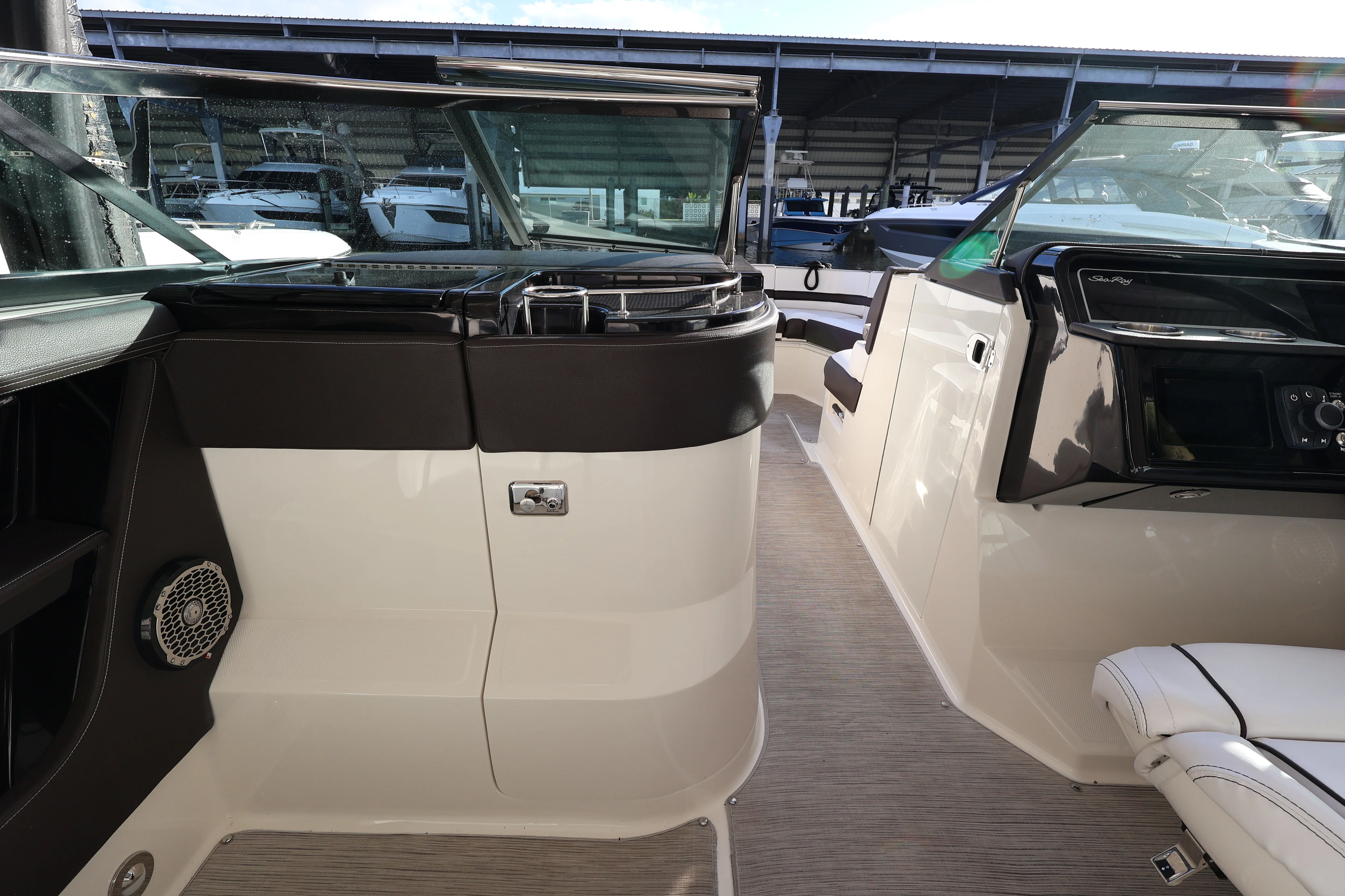 2018 Sea Ray SLX 310 OB Image Thumbnail #15