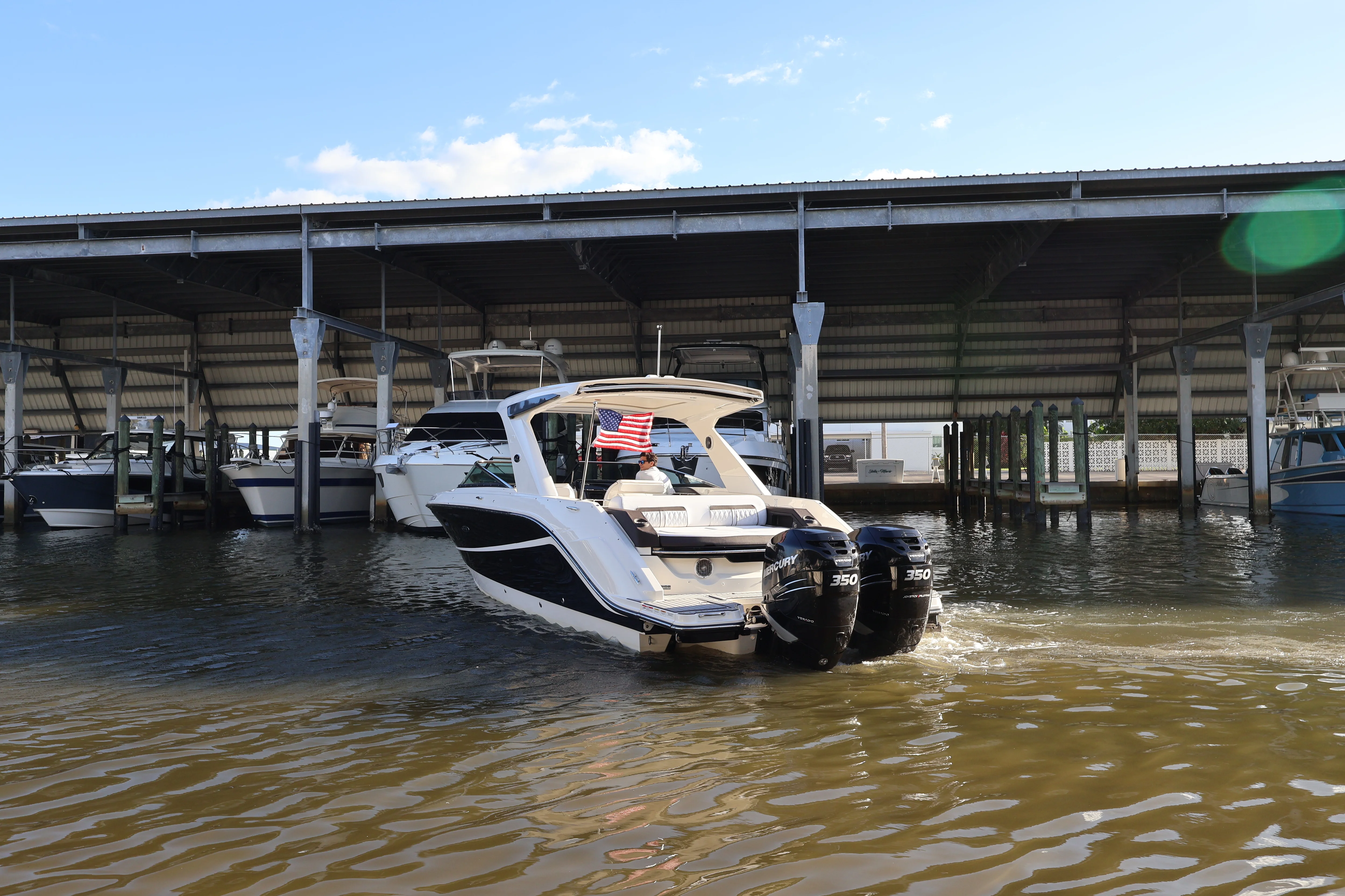 2018 Sea Ray SLX 310 OB Image Thumbnail #4