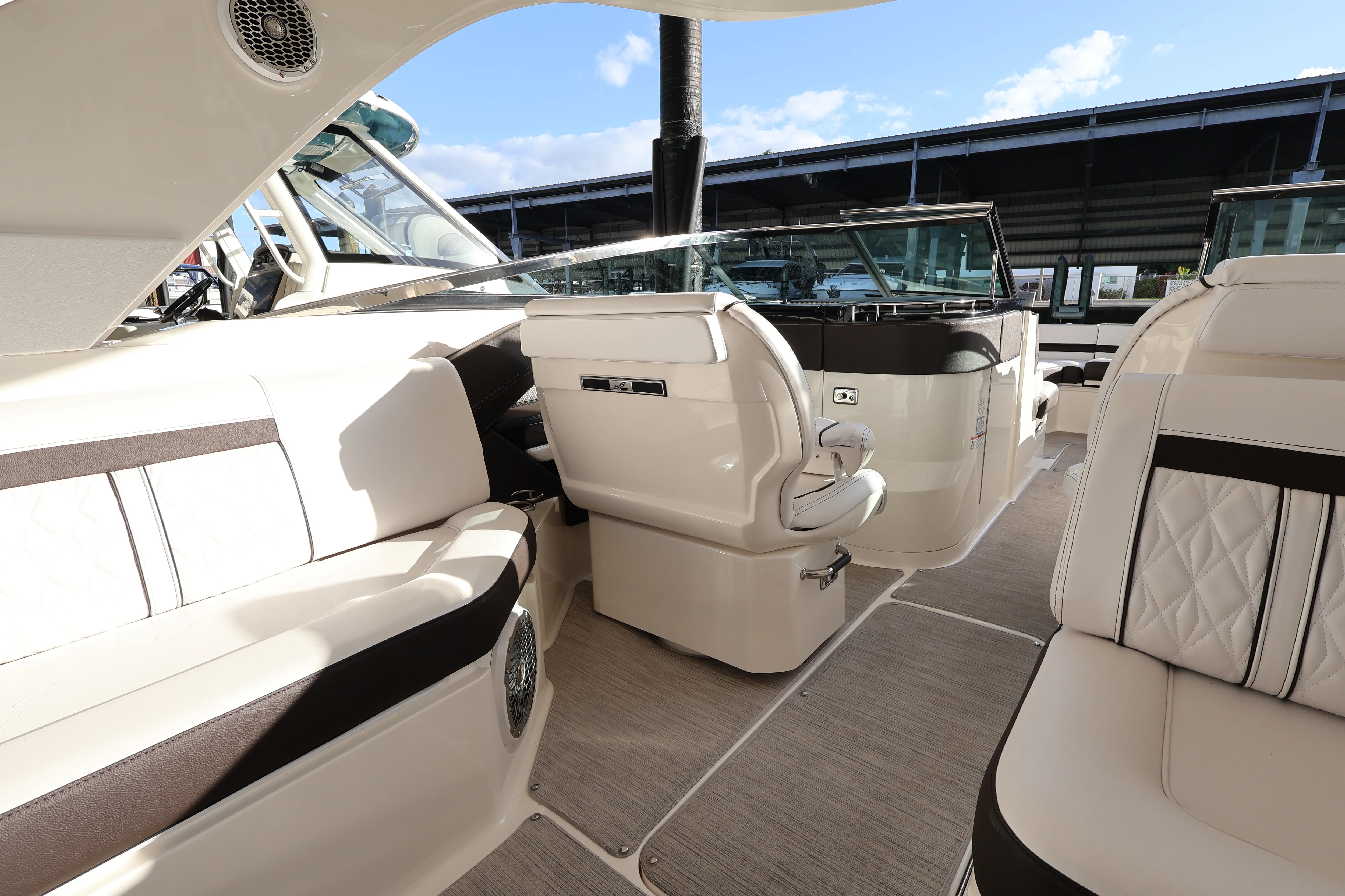 2018 Sea Ray SLX 310 OB Image Thumbnail #8