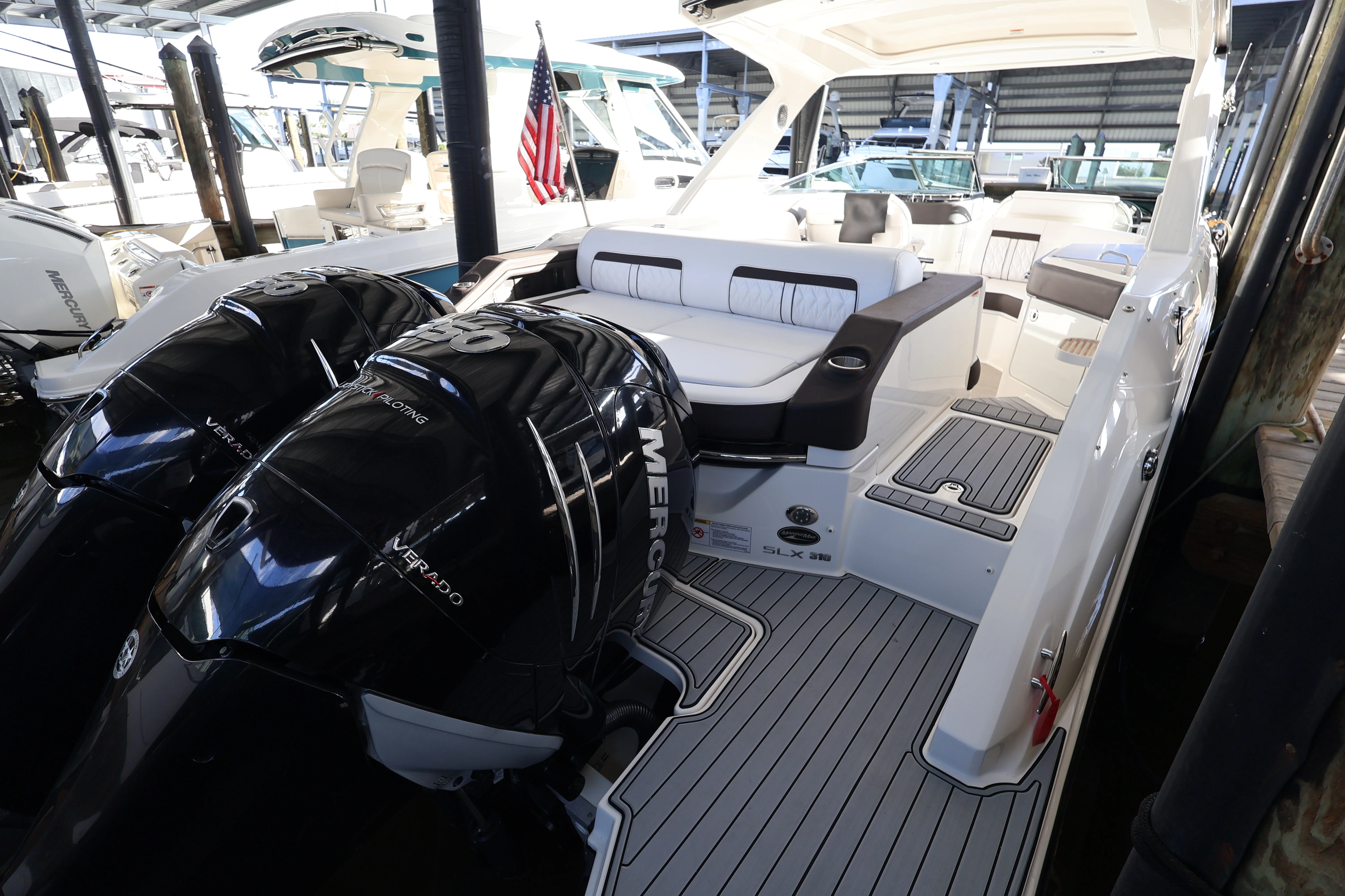 2018 Sea Ray SLX 310 OB Image Thumbnail #17