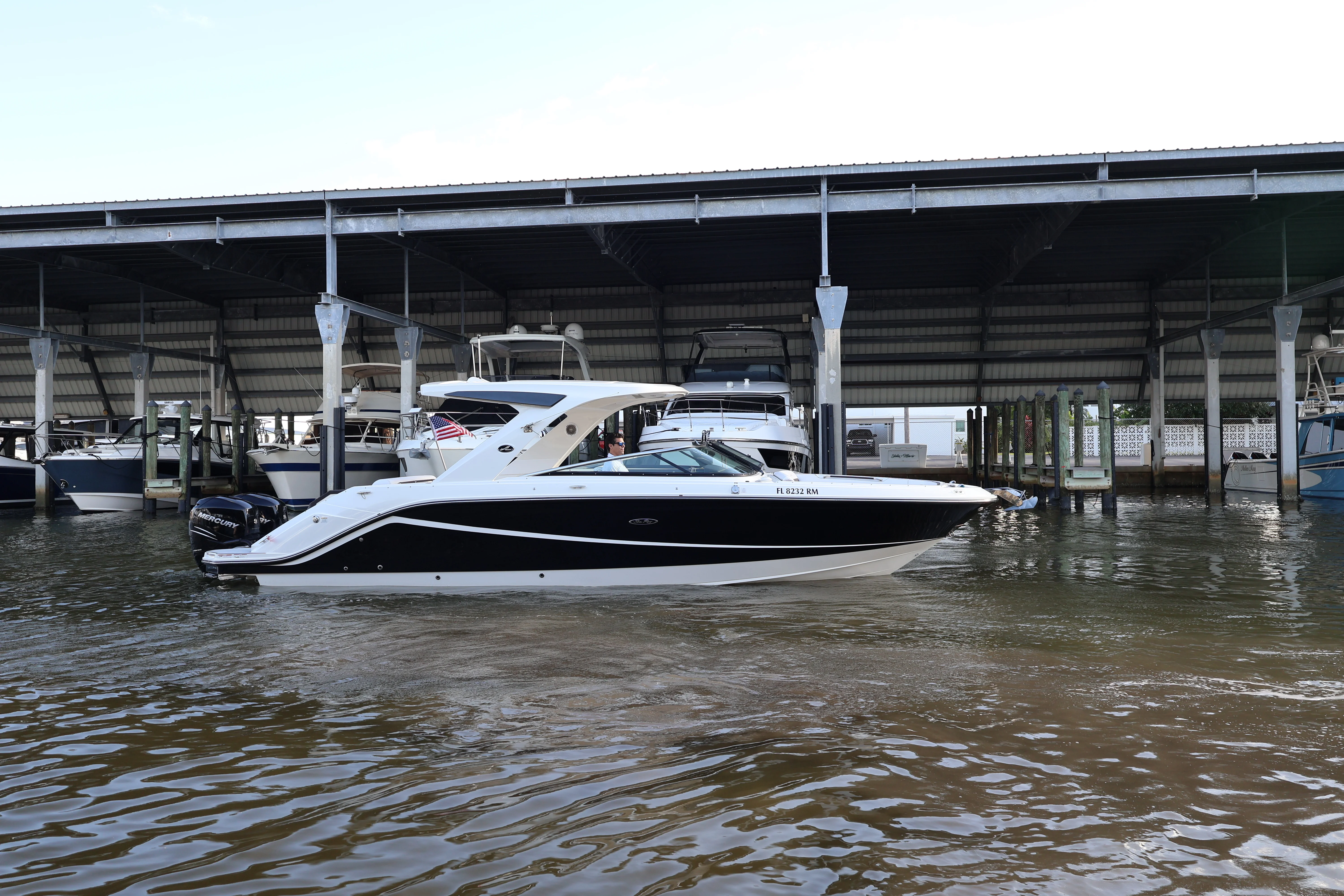 2018 Sea Ray SLX 310 OB Image Thumbnail #1