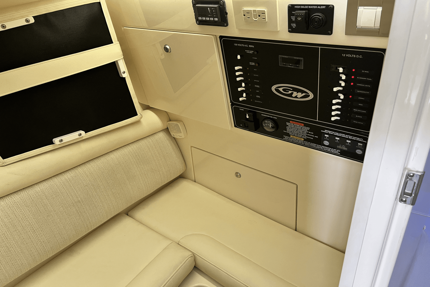 2018 Grady-White 325 FREEDOM Image Thumbnail #12