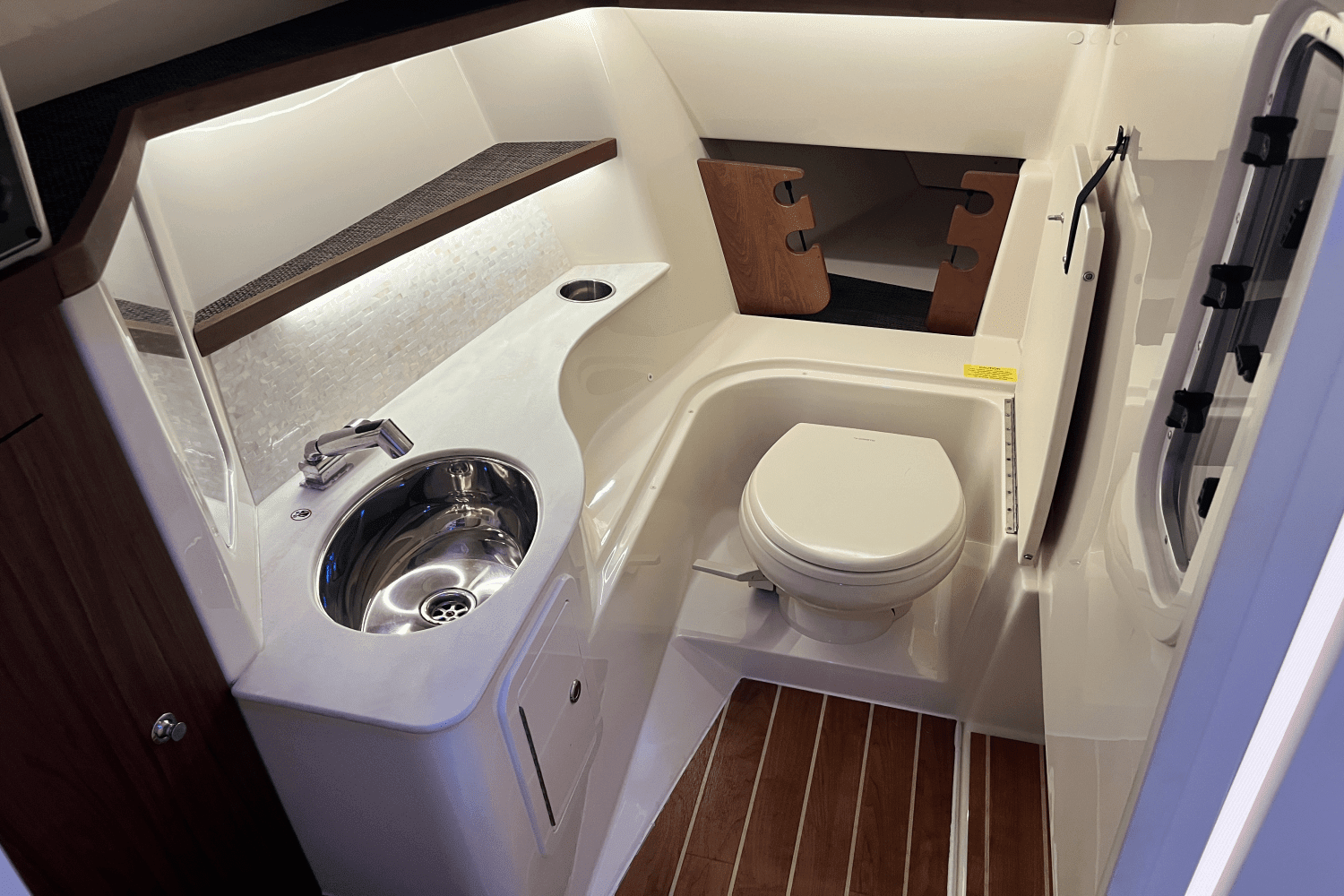 2018 Grady-White 325 FREEDOM Image Thumbnail #28
