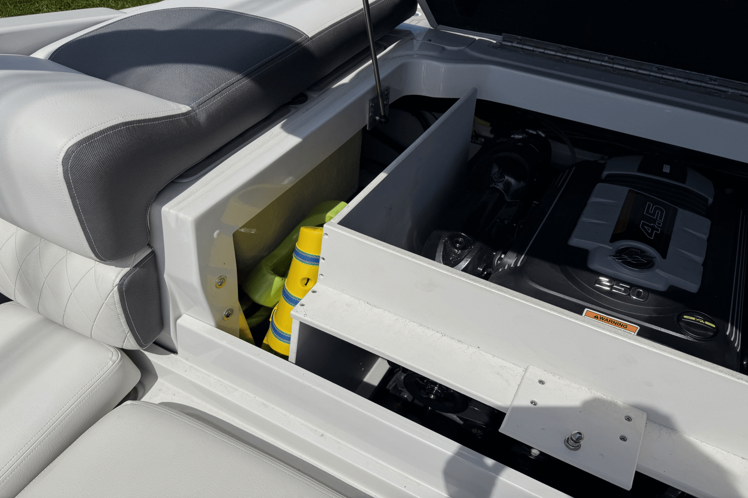 2020 Crownline 215SS Image Thumbnail #9