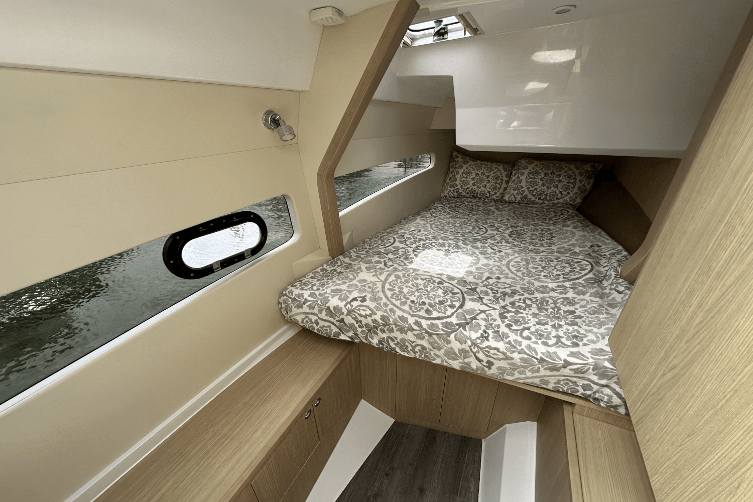 2021 Aquila 32 Image Thumbnail #48