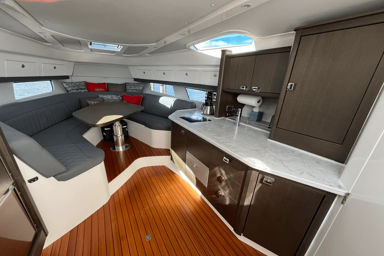 2021 Intrepid 438 EVOLUTION Image Thumbnail #11