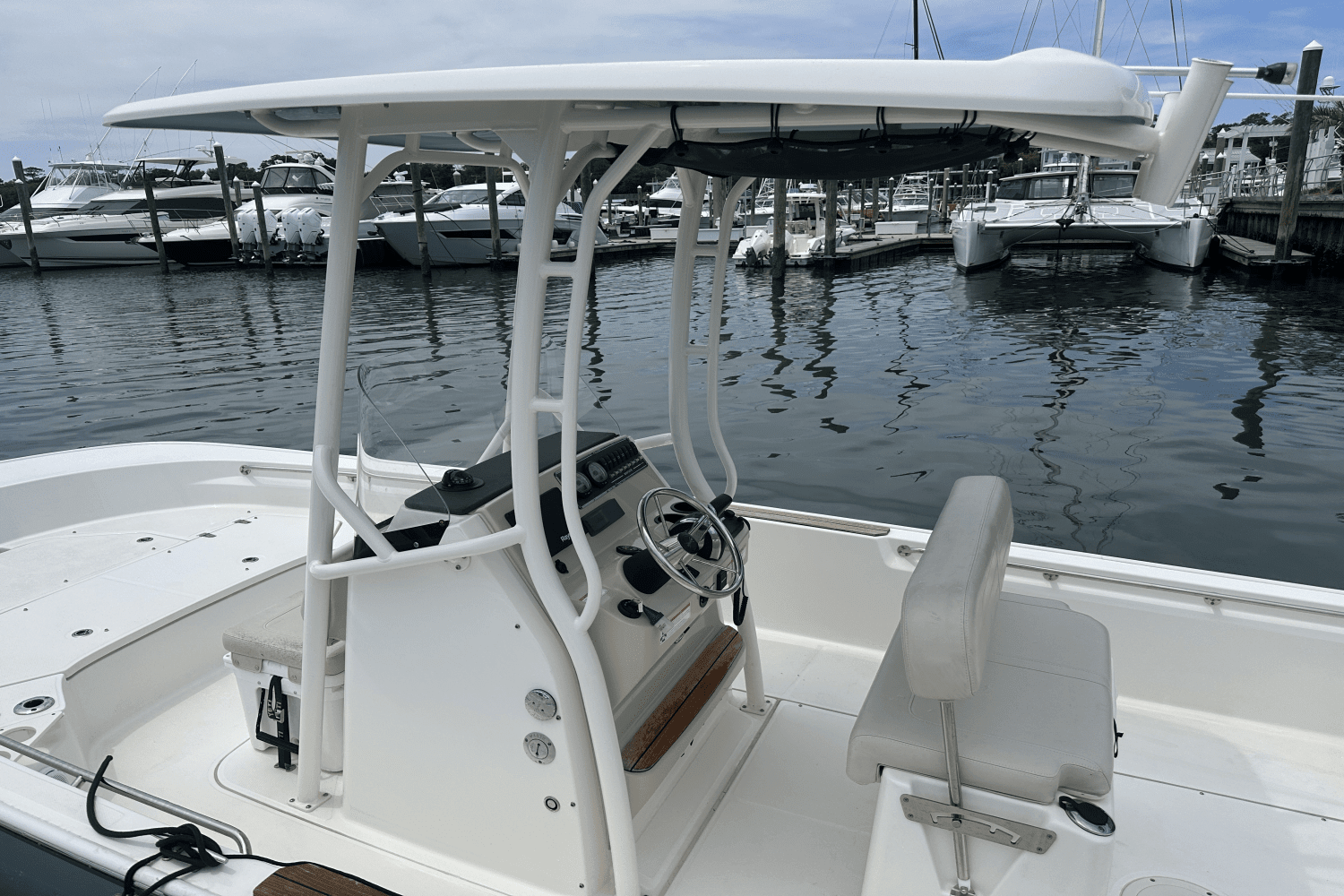2020 Boston Whaler 210 MONTAUK Image Thumbnail #3