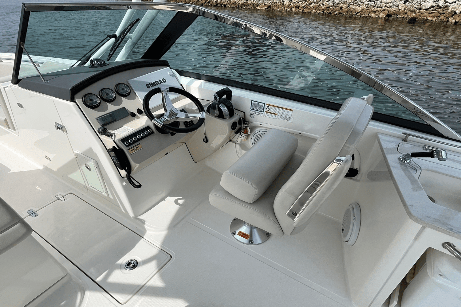 2019 Boston Whaler 270 VANTAGE Image Thumbnail #17
