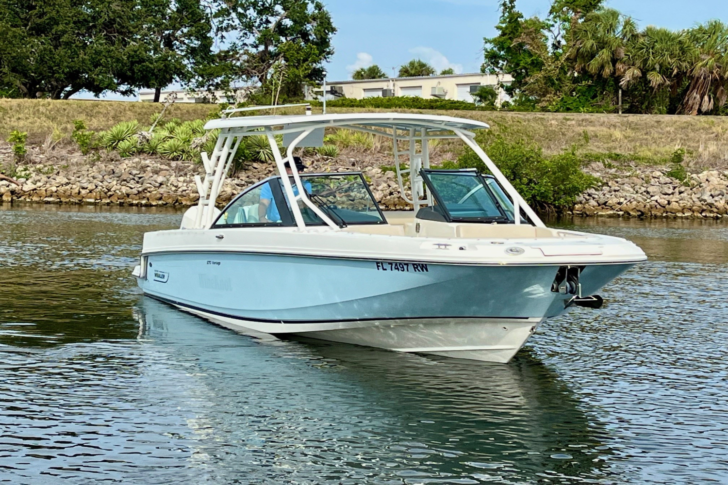 2019 Boston Whaler 270 VANTAGE Image Thumbnail #2