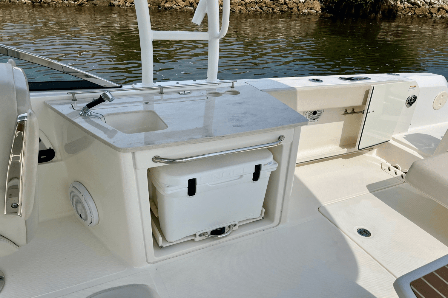 2019 Boston Whaler 270 VANTAGE Image Thumbnail #24