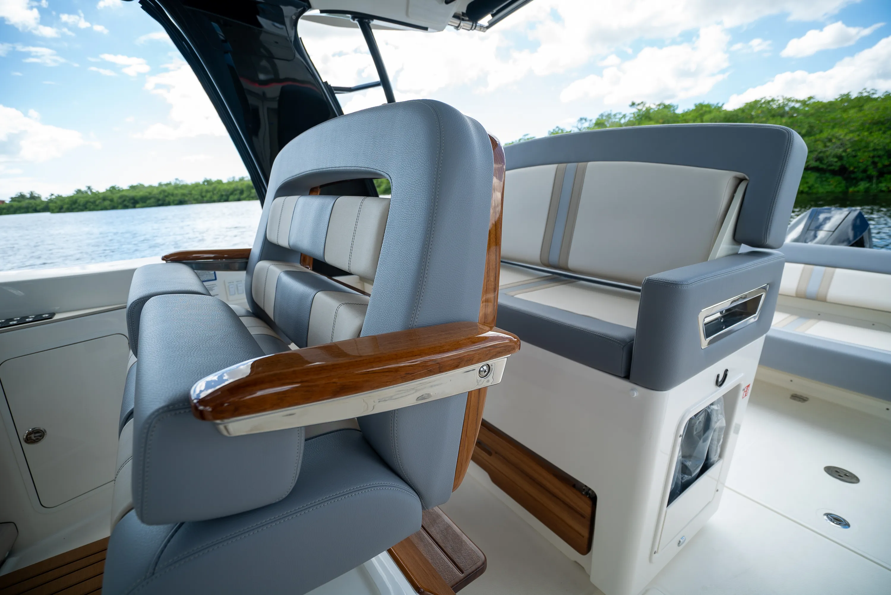 2026 Boston Whaler 380 Realm Image Thumbnail #14