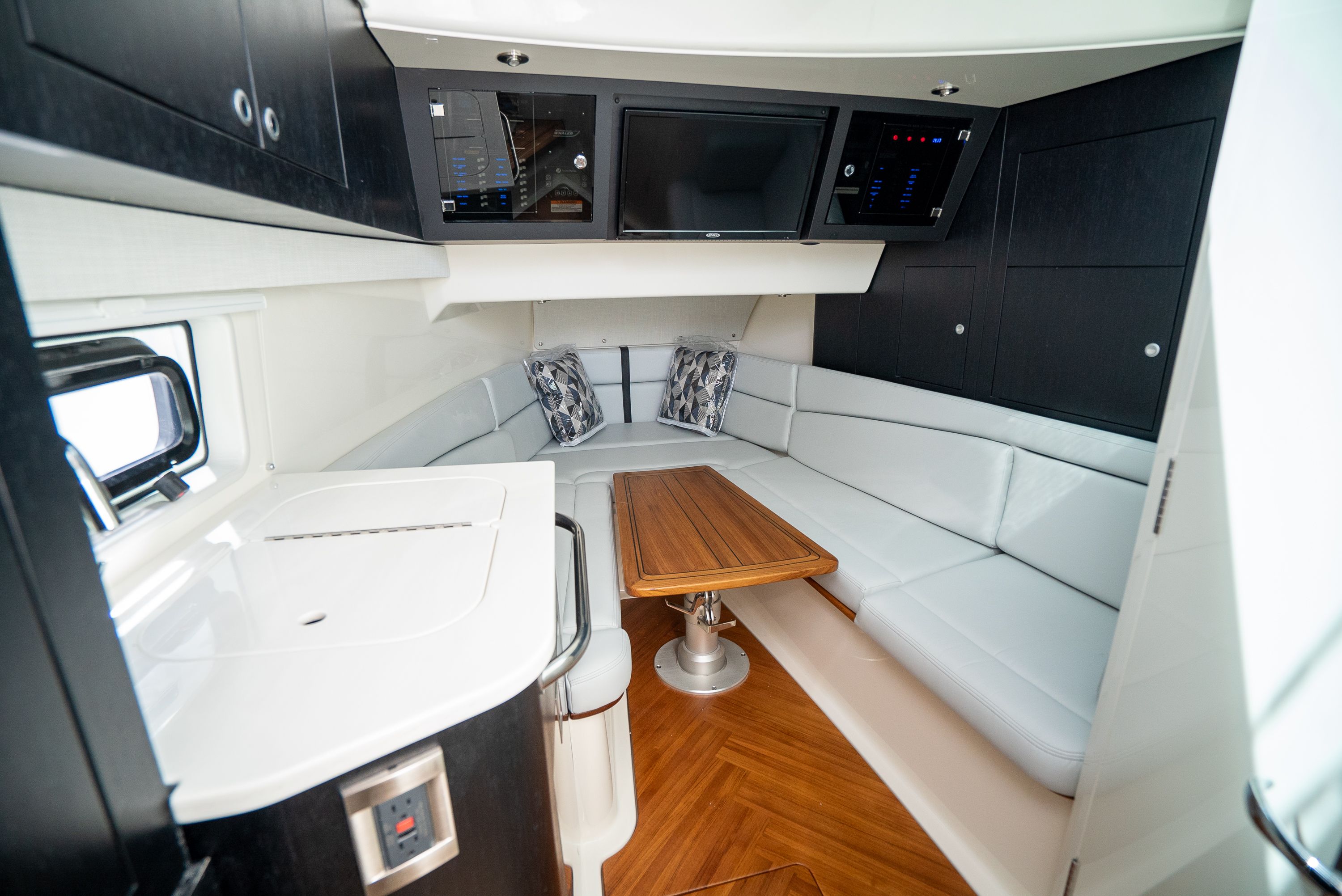 2026 Boston Whaler 380 Realm Image Thumbnail #20