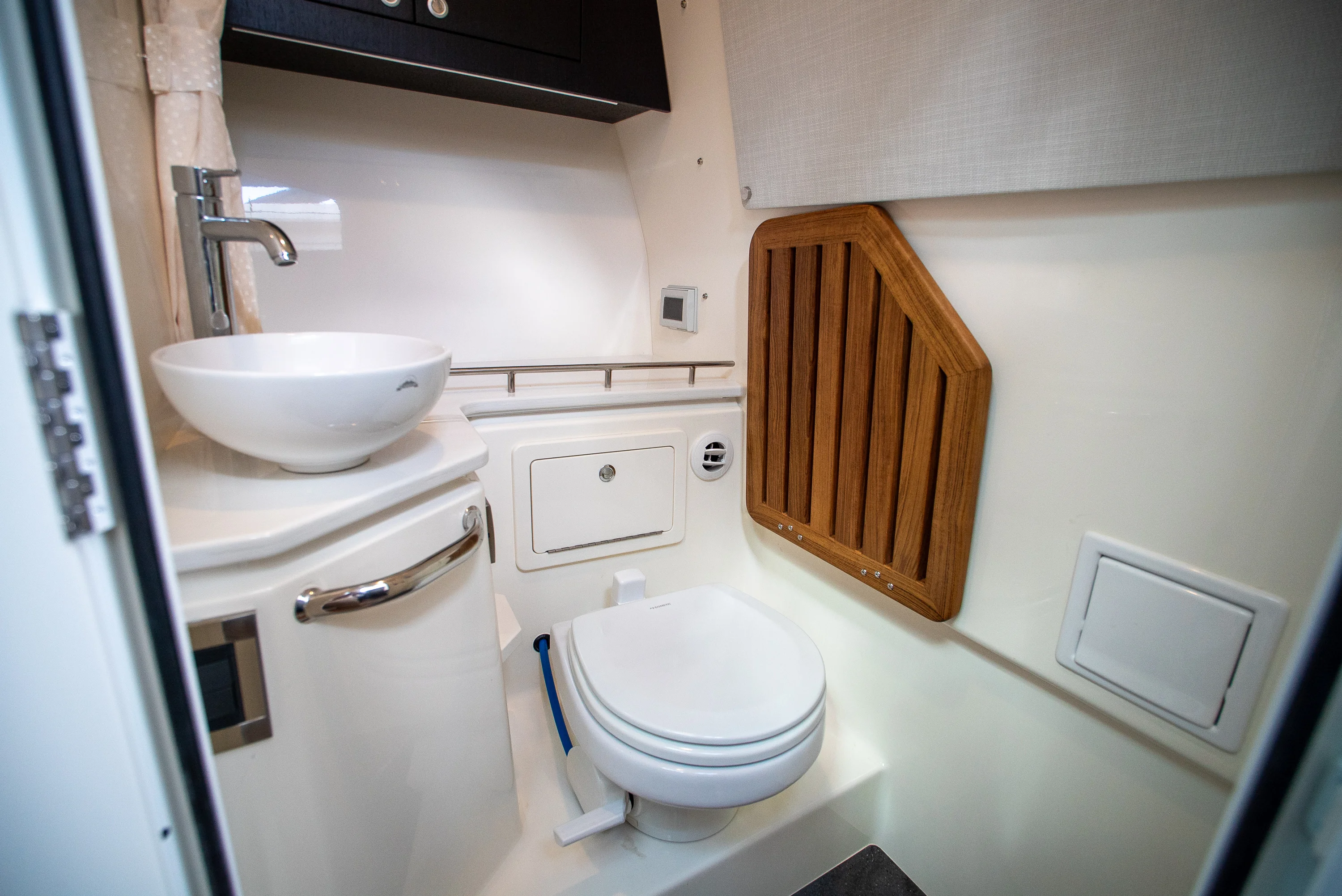 2026 Boston Whaler 380 Realm Image Thumbnail #27