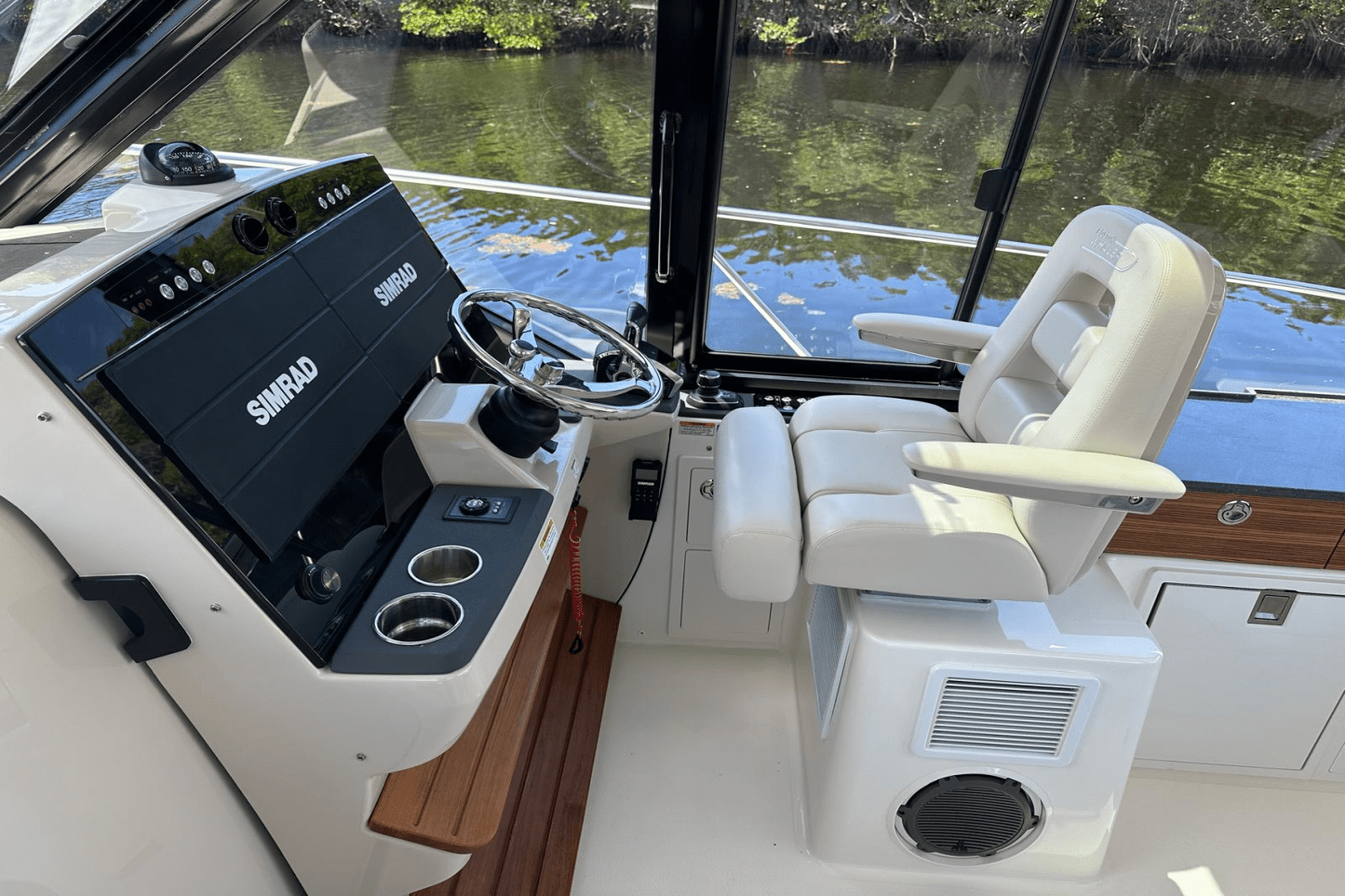 2023 Boston Whaler 405 Conquest Image Thumbnail #33