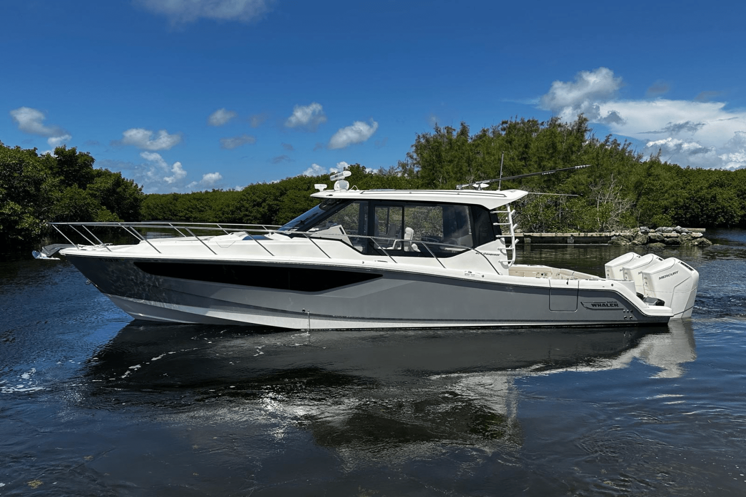 2023 Boston Whaler 405 Conquest Image Thumbnail #9