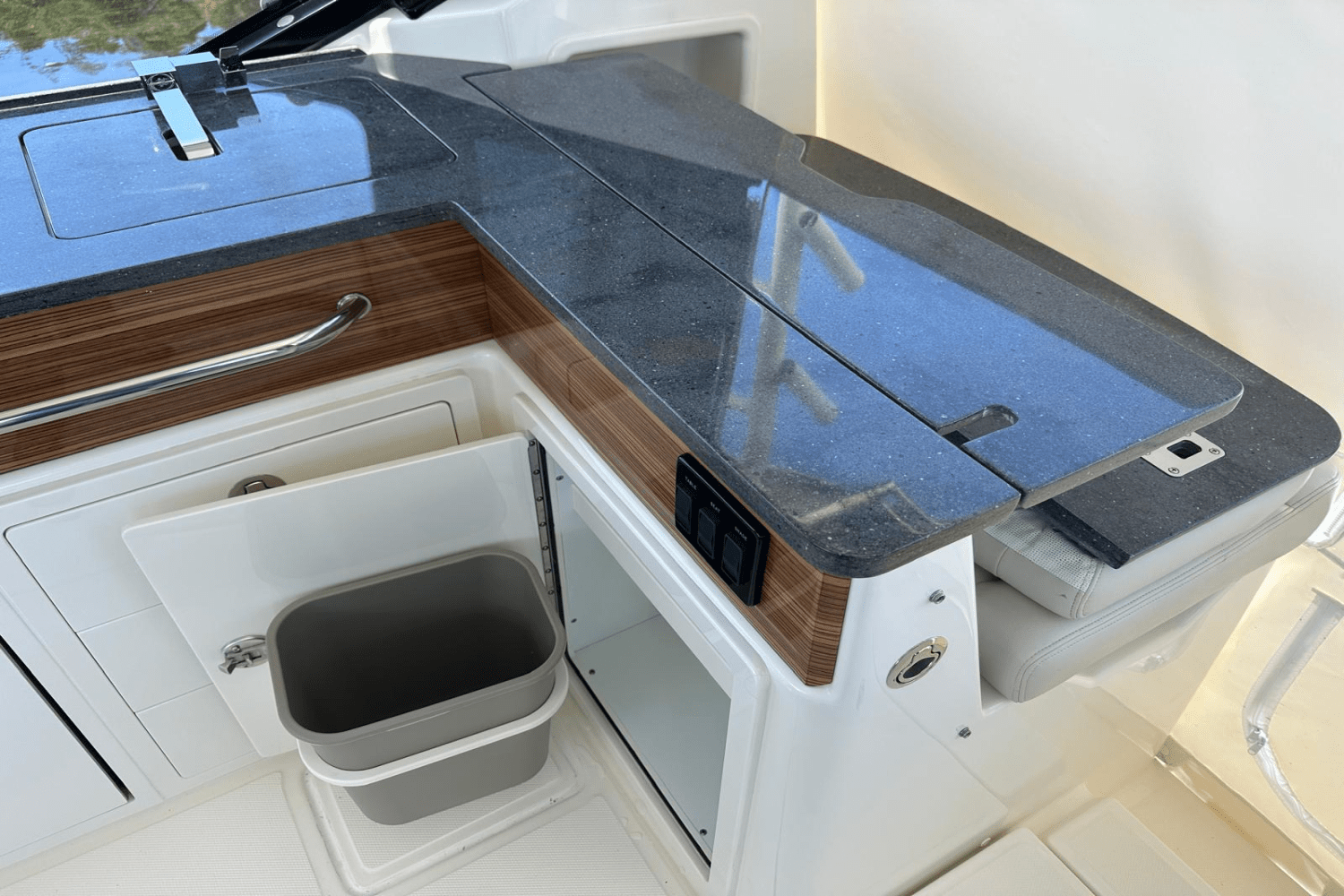2023 Boston Whaler 405 Conquest Image Thumbnail #50