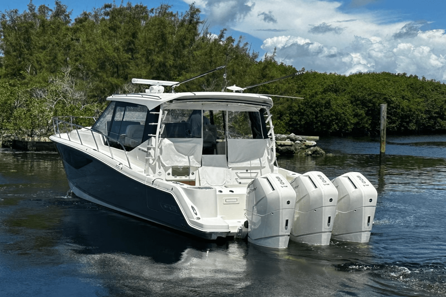 2023 Boston Whaler 405 Conquest Image Thumbnail #12