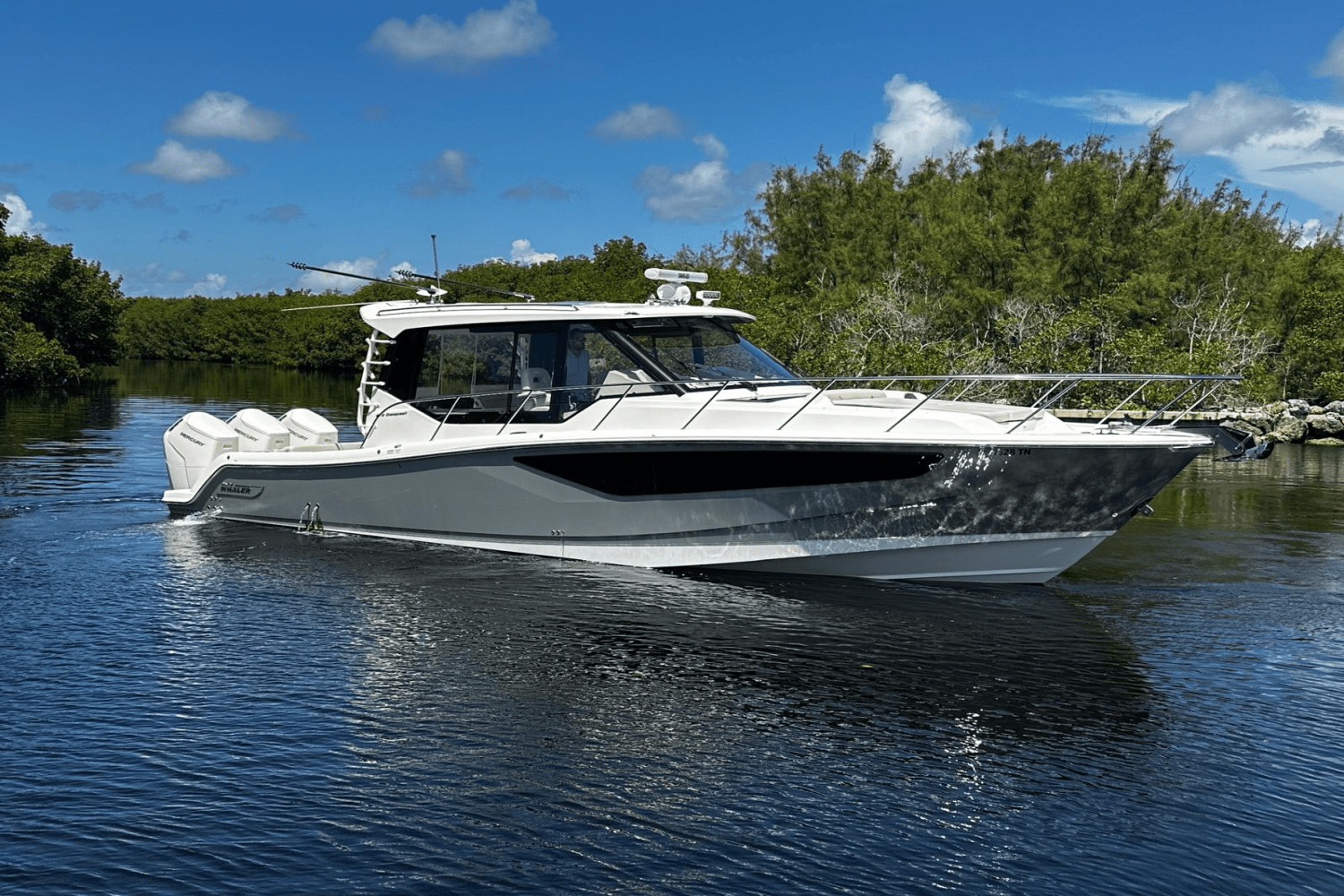 2023 Boston Whaler 405 Conquest Image Thumbnail #3