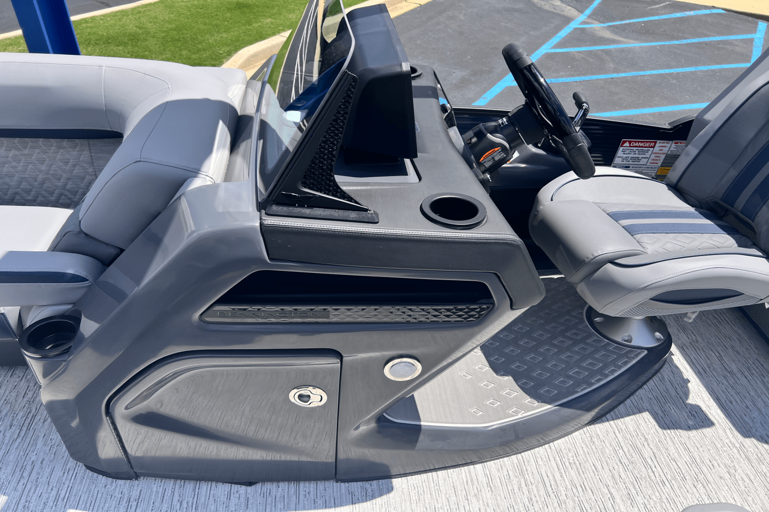 2025 Bennington 24 MFB Image Thumbnail #17