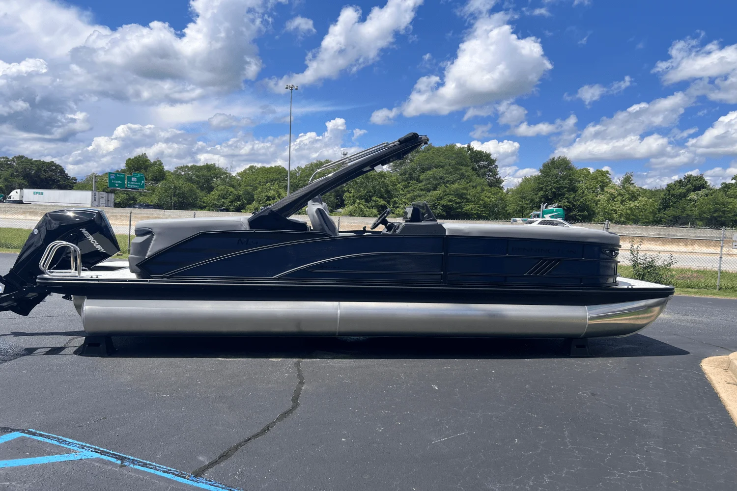 2025 Bennington 24 MFB Image Thumbnail #3