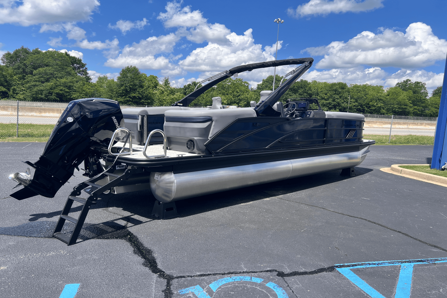 2025 Bennington 24 MFB Image Thumbnail #2