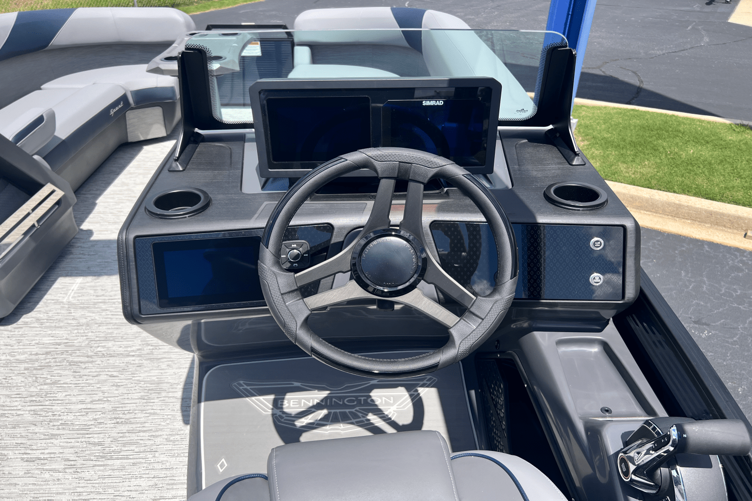 2025 Bennington 24 MFB Image Thumbnail #8